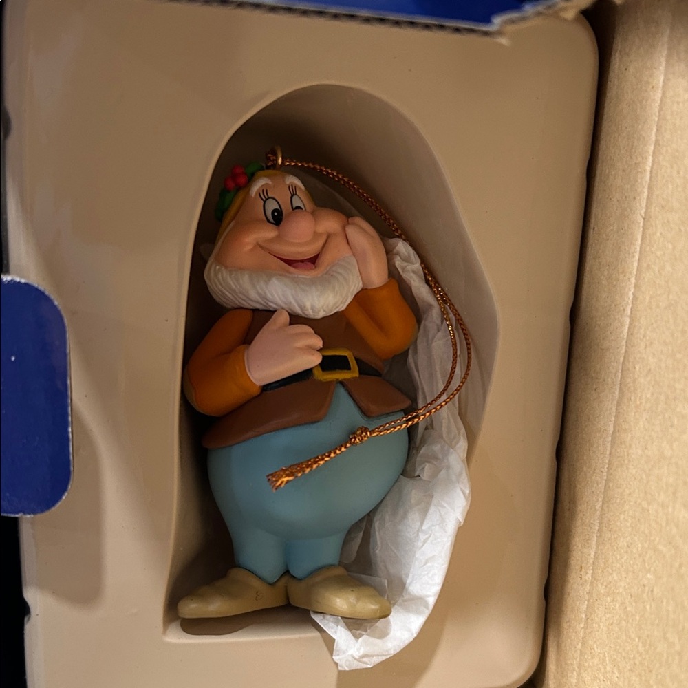 Disney’s Snow White President’s Edition Ornament Happy